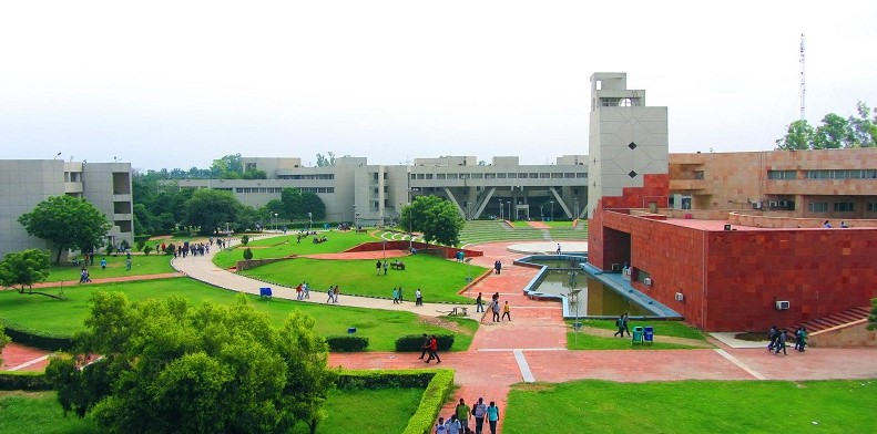 Dtu Delhi campus showcasing academic facilities and student environment.