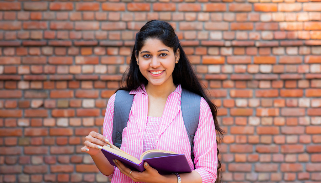 Comparison of government and private engineering colleges in India showing fees, rankings, and opportunities. 